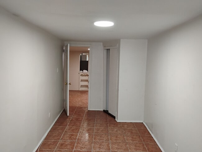 Building Photo - 999 Willmohr St