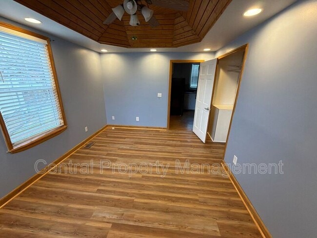 Building Photo - 3 Poplar St