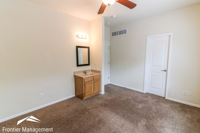 Building Photo - Fremont 4-Plex