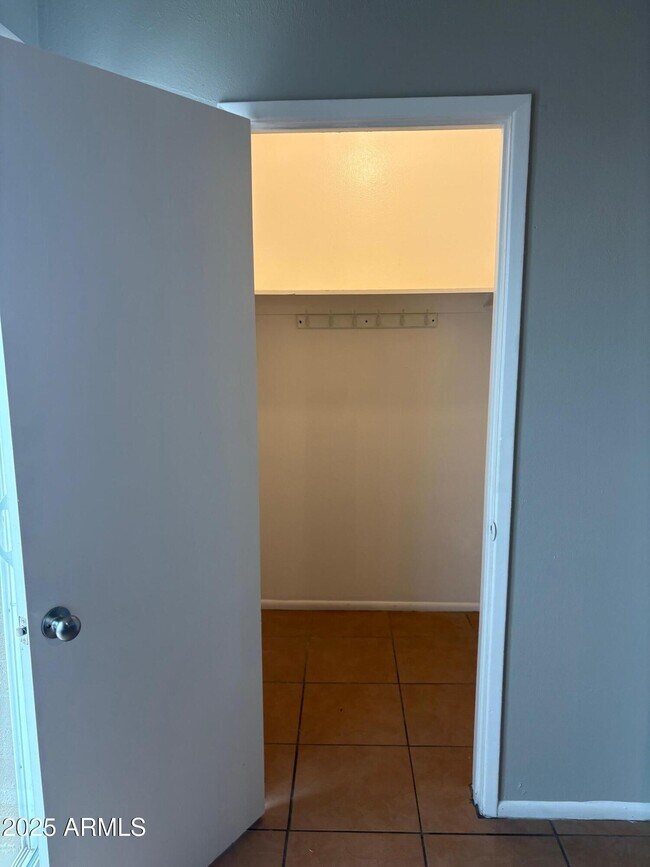 Building Photo - 909 S Priest Dr