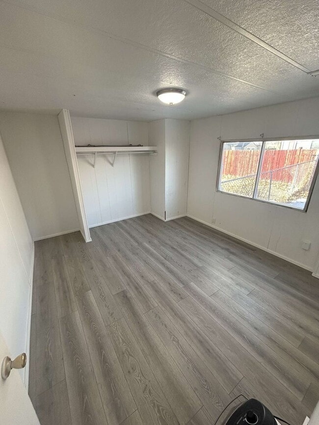 Building Photo - Convenient lifestyle Home