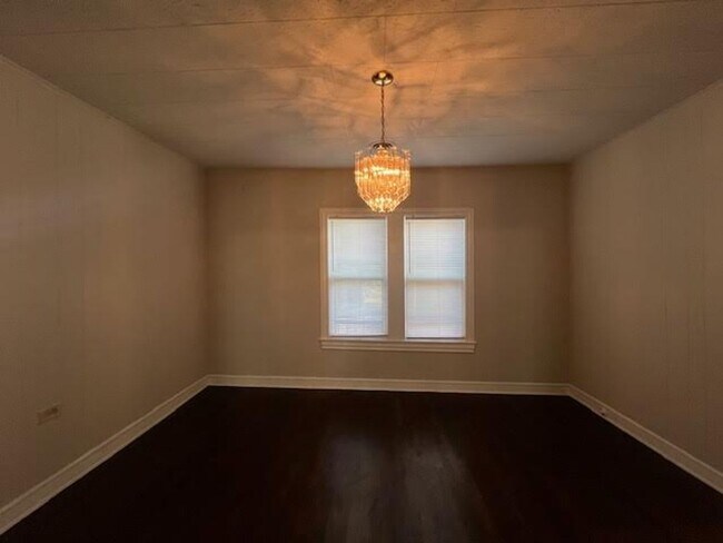 Building Photo - 3619 Fort Ave