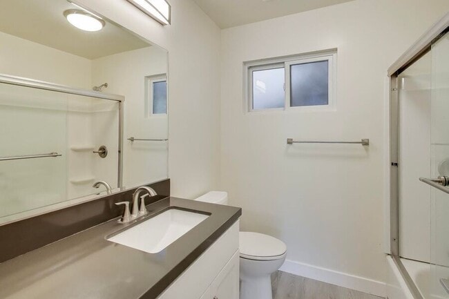 Building Photo - 1662 Hollenbeck Ave