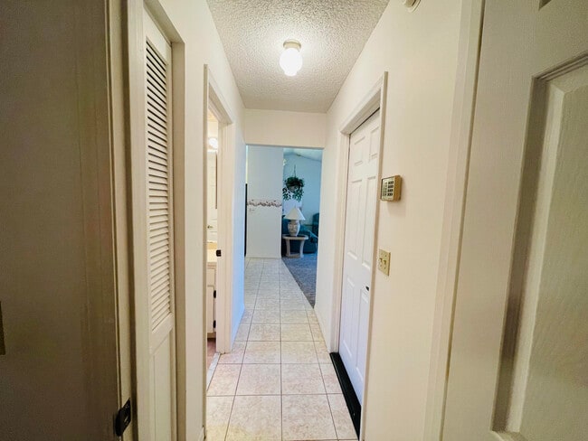 Building Photo - 757 Tulip Dr