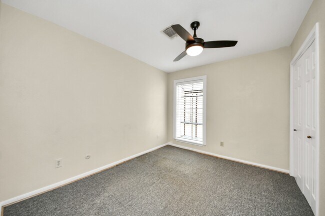 Building Photo - 8299 Cambridge St