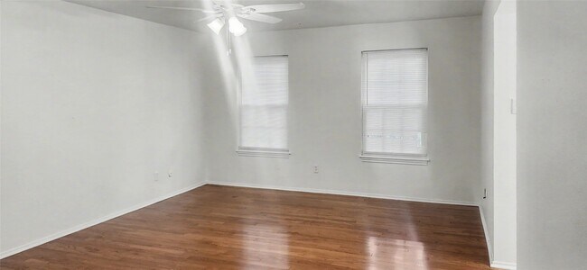 Building Photo - 12913 Trail Hollow Dr