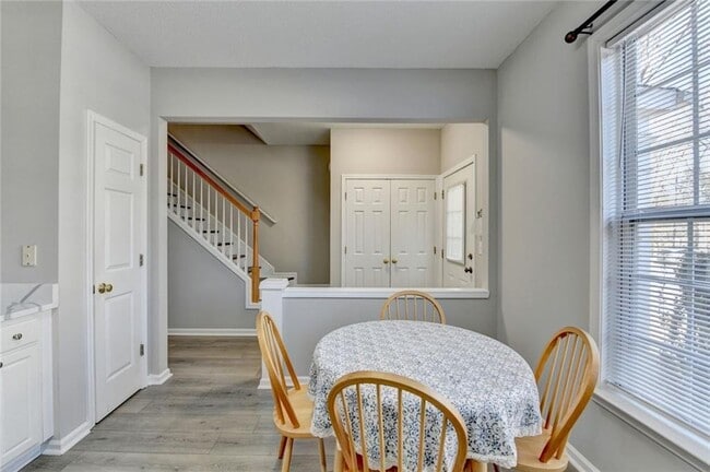 Building Photo - 4061 Howell Park Rd