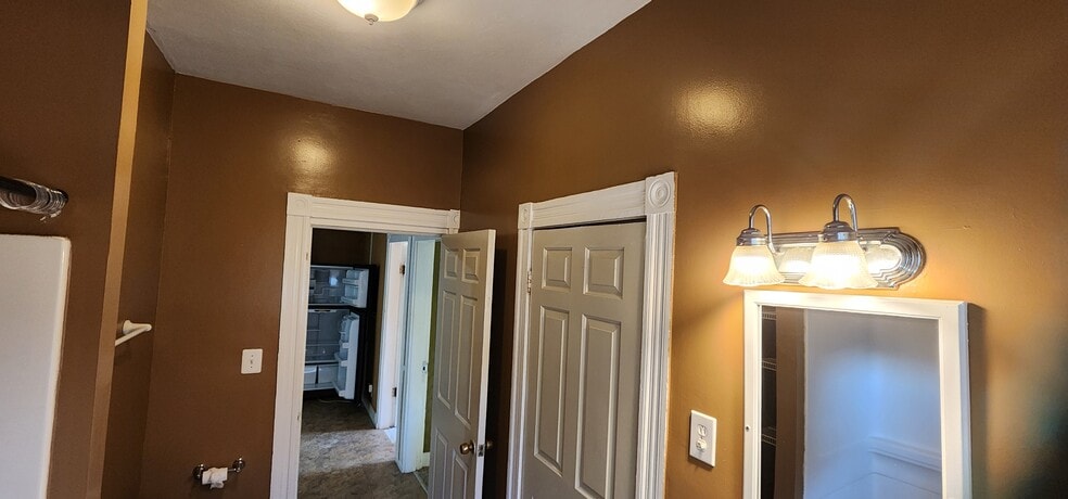 Building Photo - 63 Boyd St