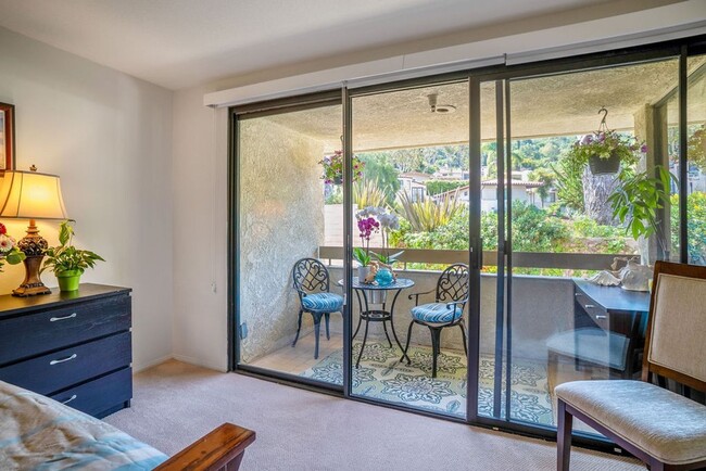 Building Photo - Malaga Cove Beauty