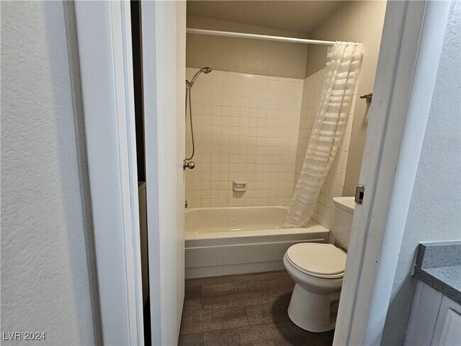 Building Photo - 3749 Carlyle Dr