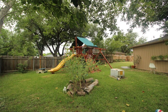Building Photo - 1803 Oaklawn St
