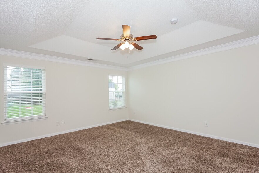 Building Photo - 2033 Stargrass Ct