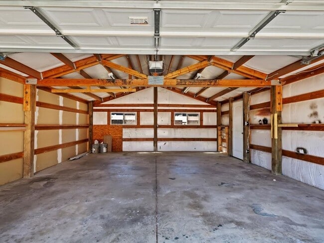 Building Photo - 1220 E Hudson Ave