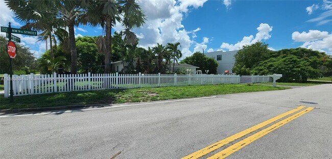 Building Photo - 200 NW 9th St