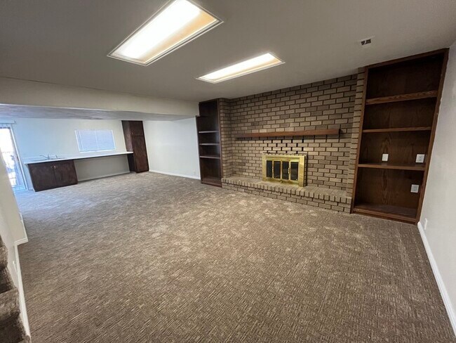 Building Photo - Remodeled West Jordan 4 Bedroom 4 Bath!