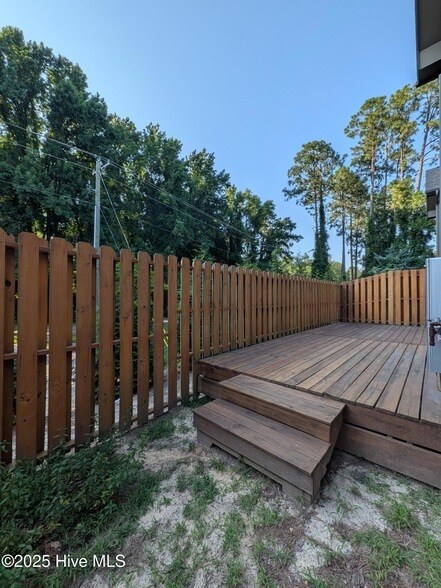 Building Photo - 129 Pinebranch Ct