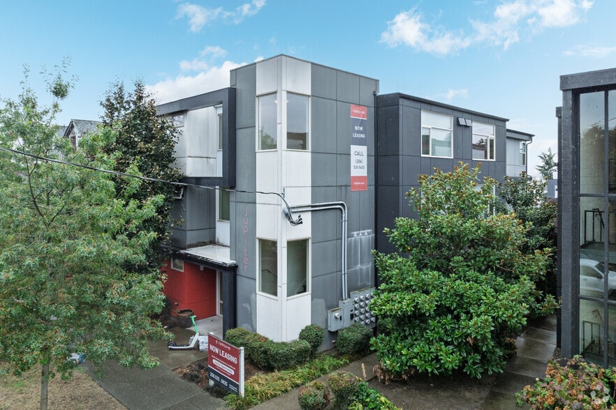 Primary Photo - Jupiter Apartments