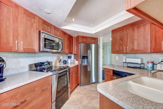 Building Photo - 1 Oceans W Blvd