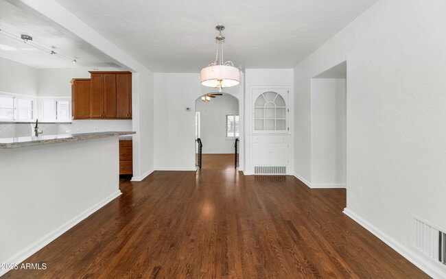 Building Photo - 114 W Windsor Ave