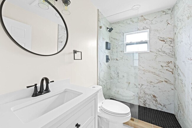 Building Photo - 4603 N Ocean Blvd