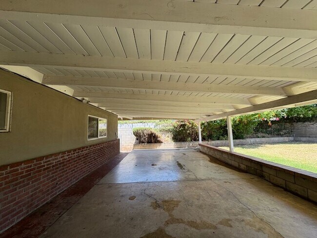 Building Photo - Redlands 4 Bedroom Home