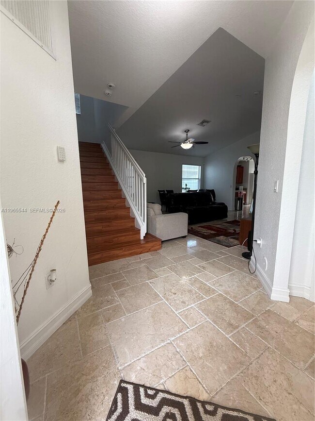 Building Photo - 3910 NE 13th Dr