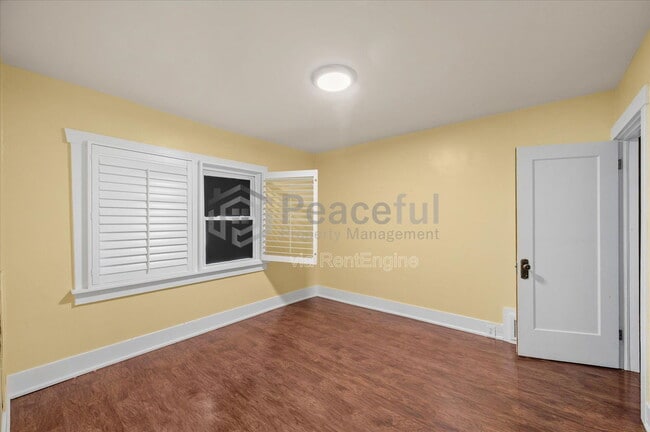 Building Photo - 662 E Redondo Ave