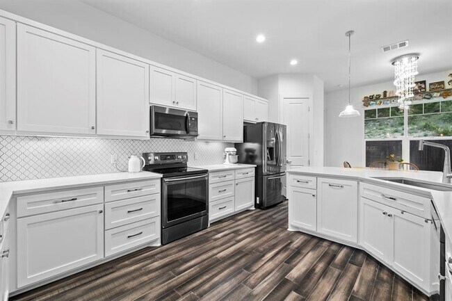Building Photo - 706 Stow Dr