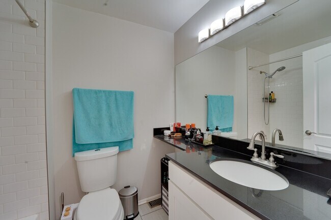 Building Photo - 160 Stirling Ln