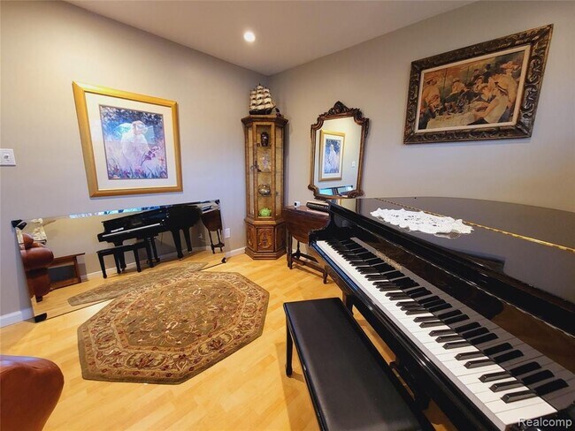 Building Photo - 18311 Norwich Rd