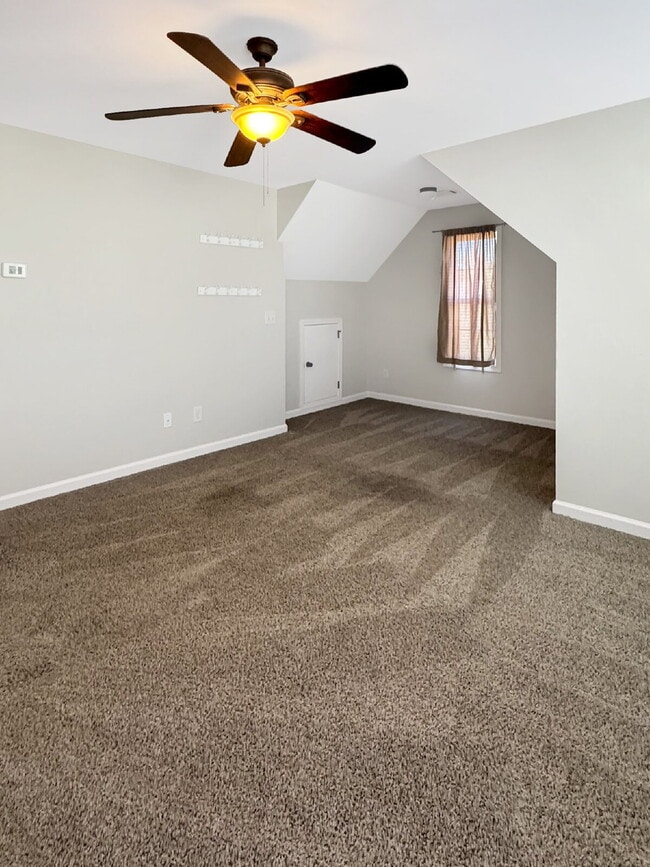 Building Photo - Now Available in Heritage Pointe!