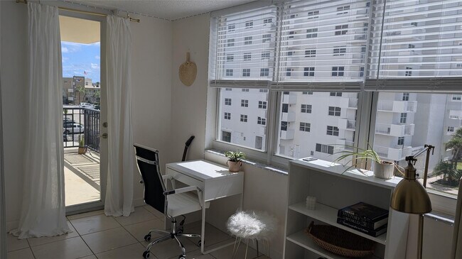 Building Photo - 1501 S Ocean Dr