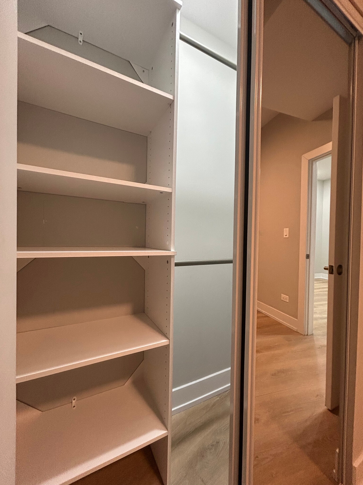 Building Photo - 423 W Belden Ave