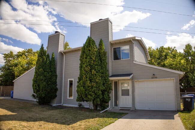 Building Photo - 1708 20th Ave S