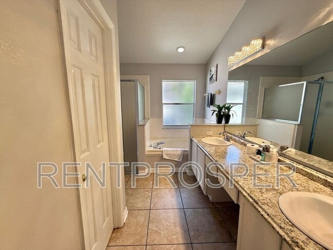 Building Photo - 600 Eagle Pointe S