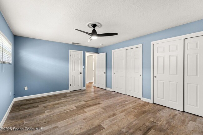 Building Photo - 215 S Robert Way