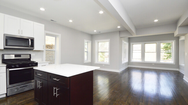 Building Photo - 4906 N Rockwell St