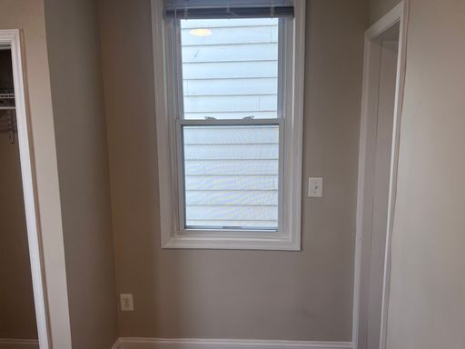 Building Photo - 8611 Flower Ave - Unit 1  - Sunny 2 Bed in Tacoma Park!  Pet’s Allowed! Parking!