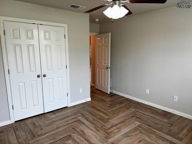 Building Photo - 301 Mariners Wy