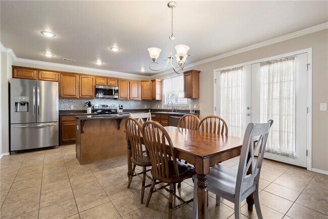 Building Photo - 5005 W Bay Ct