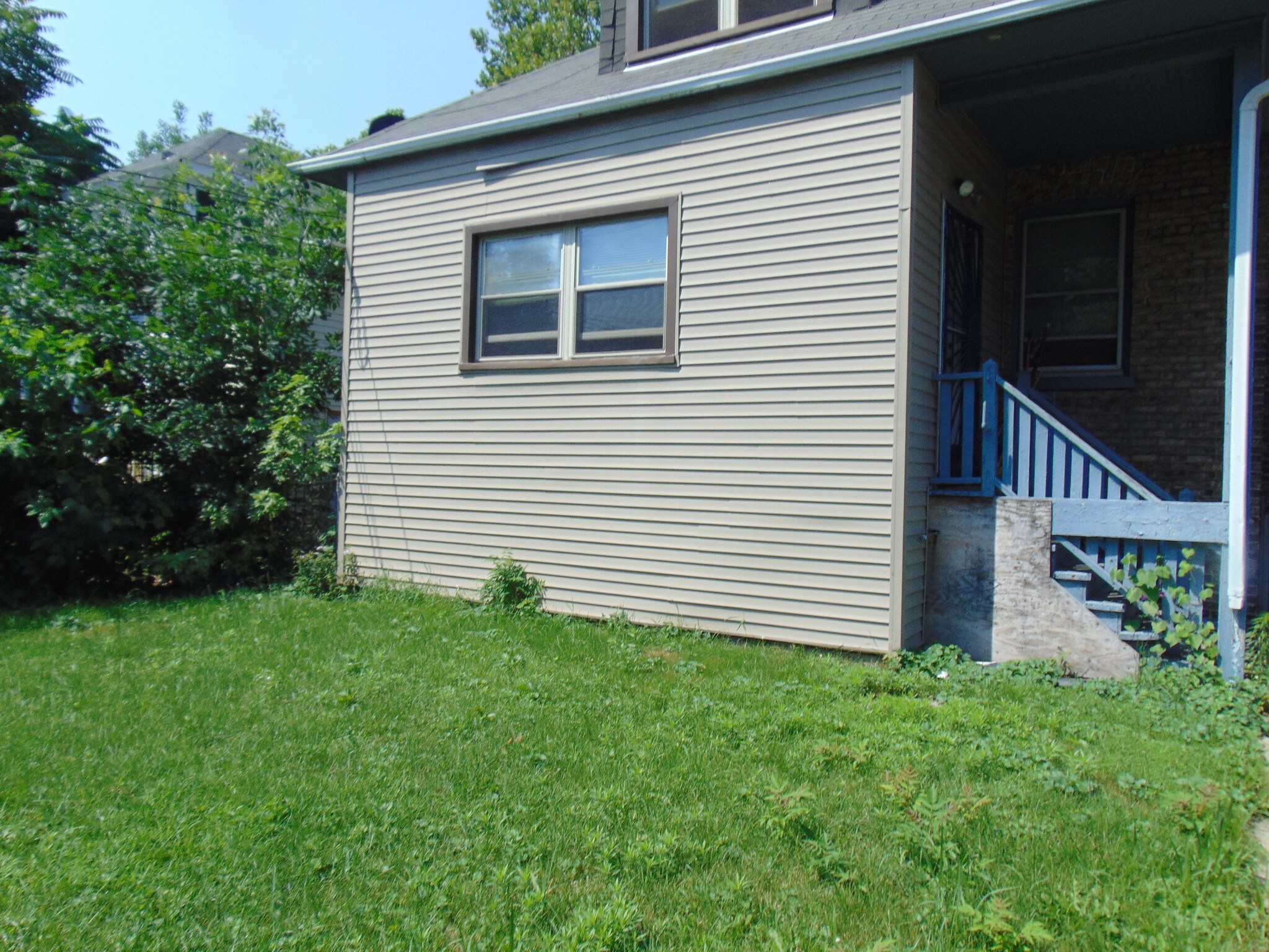 Building Photo - 7637 S Eberhart Ave