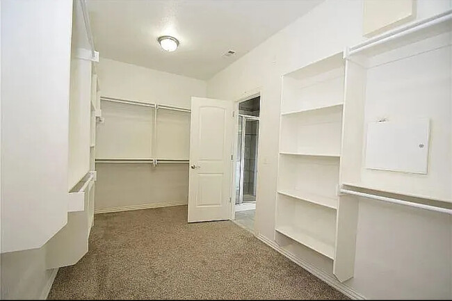 Building Photo - 2901 SW Briar Creek Ave