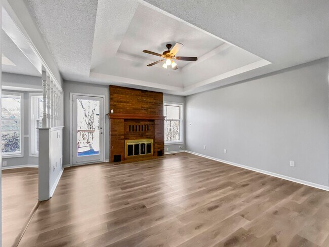 Building Photo - Charming 3-Bed, 2-Bath Home in Lees Summit with 2 Car Garage