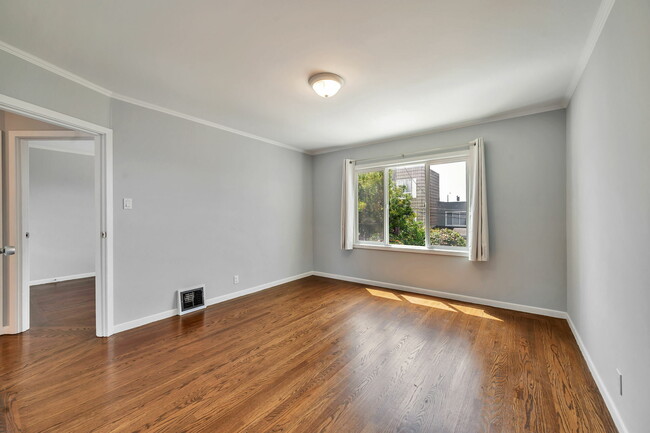 Building Photo - 91 Middlefield Dr