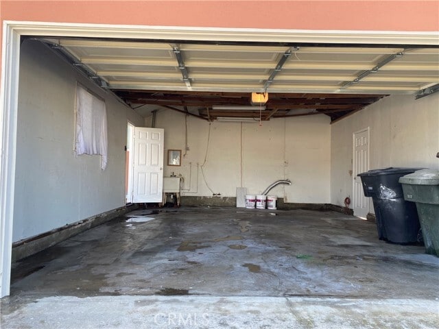 Building Photo - 1770 W Minerva Ave