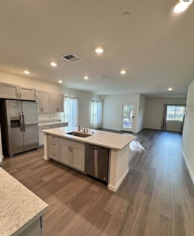 Building Photo - Beautiful 4-Bedroom Home in the Wyndham Es...