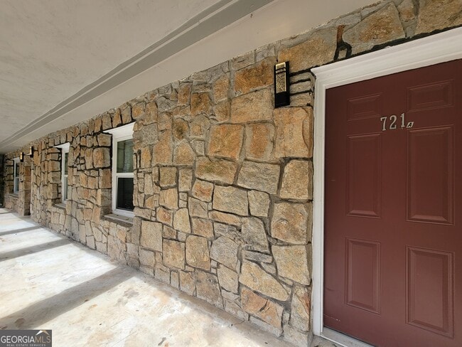 Building Photo - 723 Ford Pl