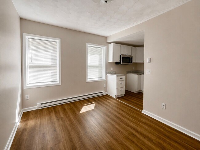 Building Photo - 4 Bed 2 Bath Townhouse for Rent in Rome, NY