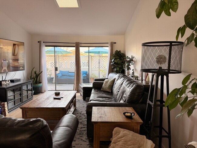 Building Photo - Updated Amalfi model with great patio too