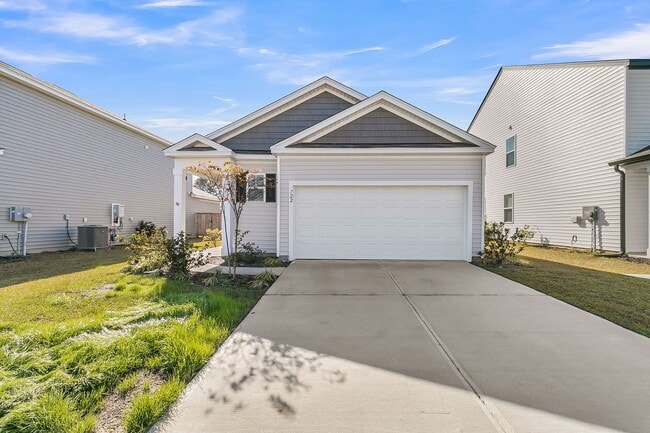 Primary Photo - 3 Bedroom 2.5 Bath Located in Pine Hills i...